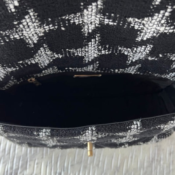 CHANEL 19 BAG (AUTHENTIC) - Picture 10 of 12